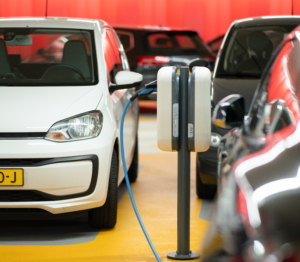 Read more about the article Installation de borne de recharge dans un parking : comment se prémunir des risques ?